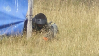  Jugador de gotcha con todo camuflaje 